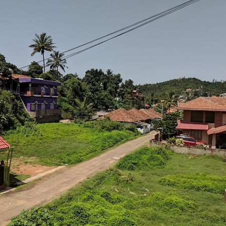 Karkera Comforts Hotel Madikeri Exterior photo