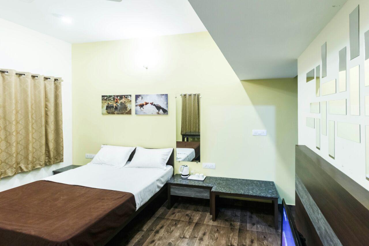 Karkera Comforts Hotel Madikeri Exterior photo