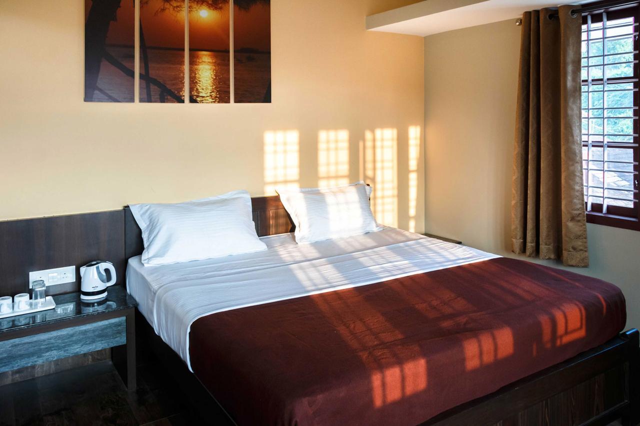 Karkera Comforts Hotel Madikeri Exterior photo