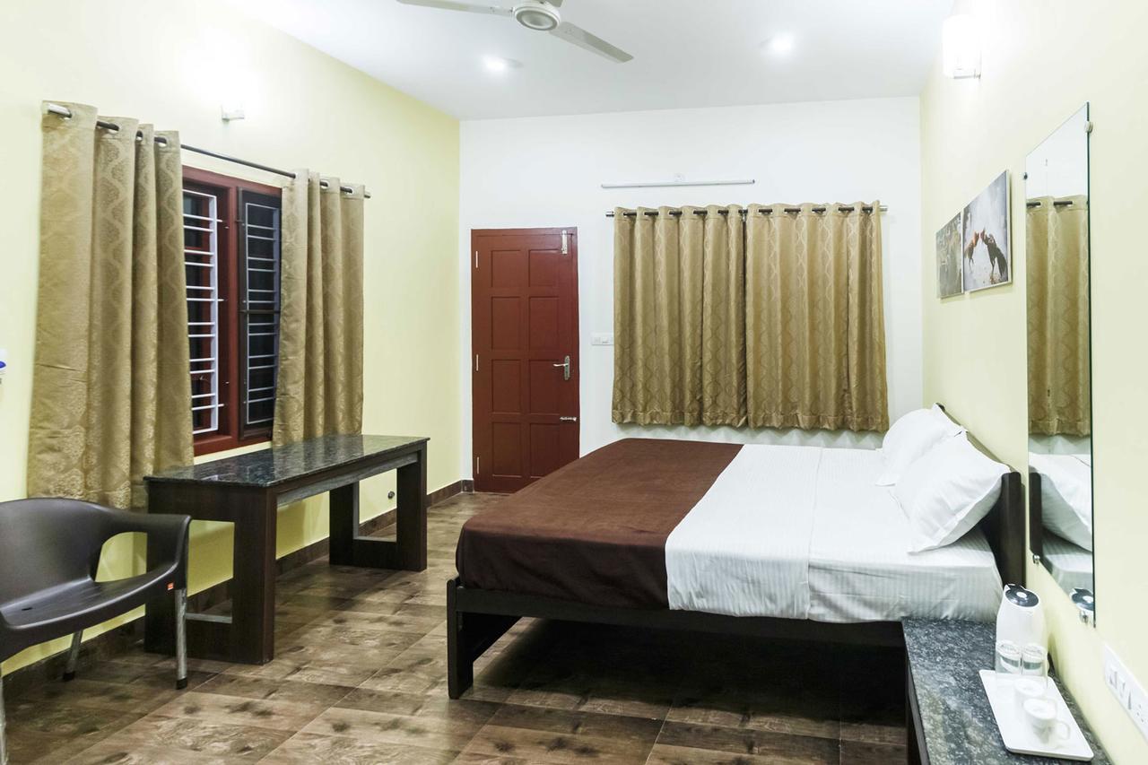 Karkera Comforts Hotel Madikeri Exterior photo