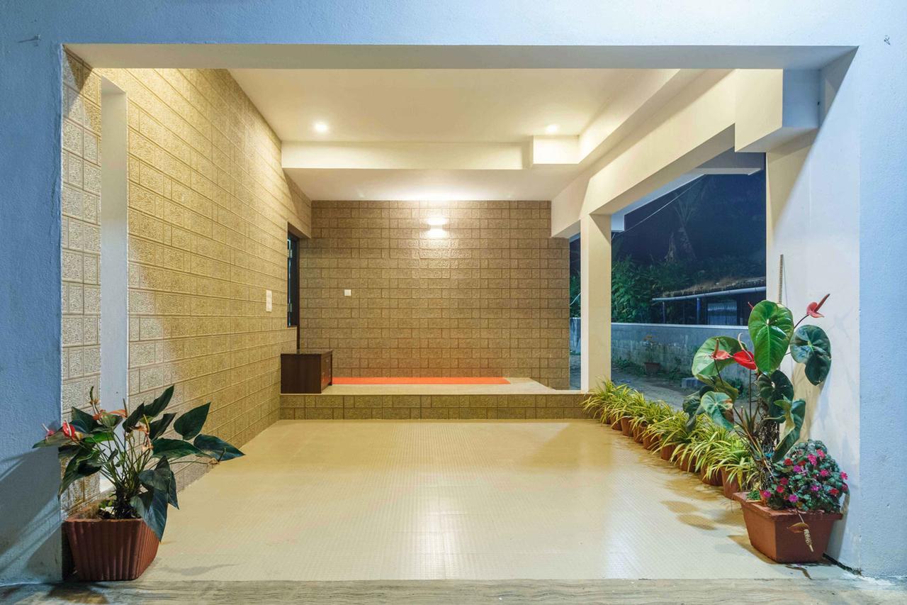Karkera Comforts Hotel Madikeri Exterior photo
