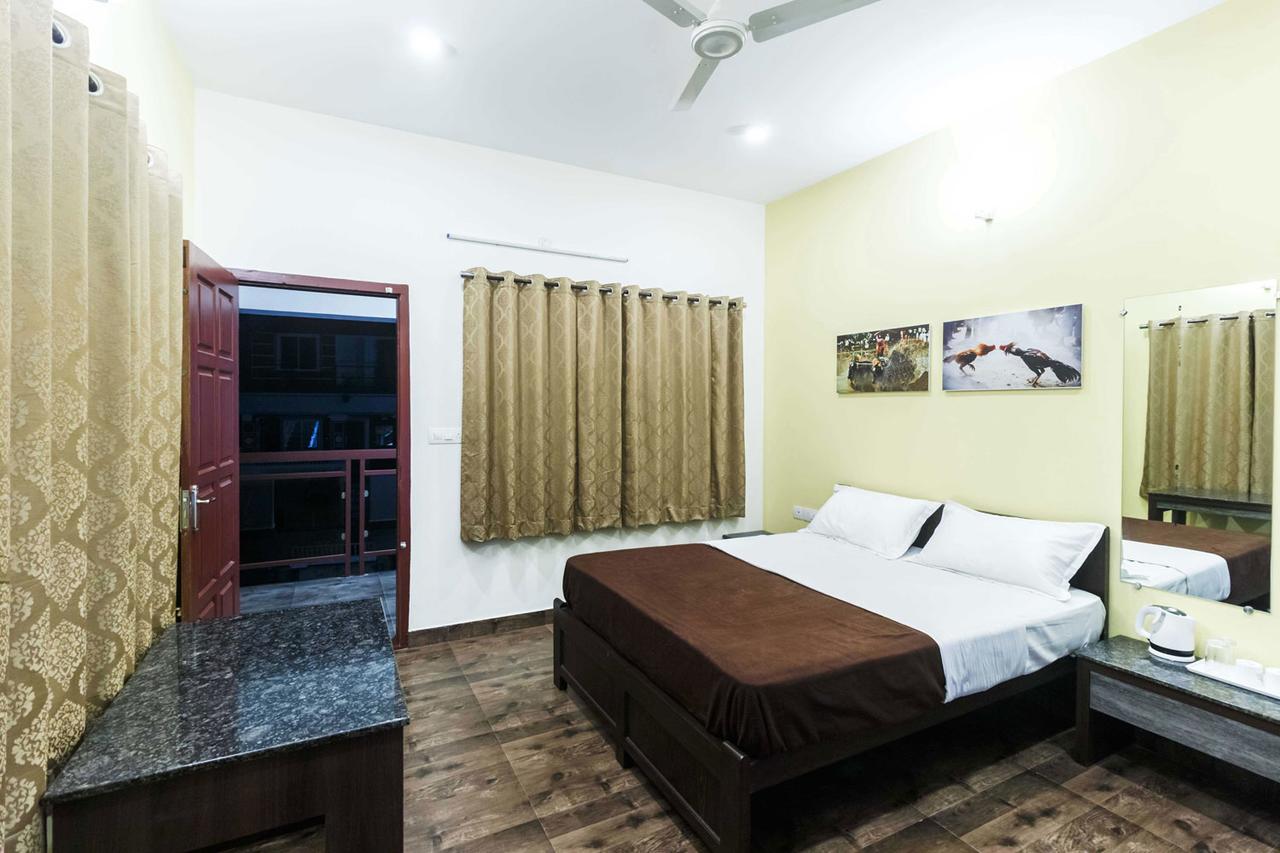 Karkera Comforts Hotel Madikeri Exterior photo